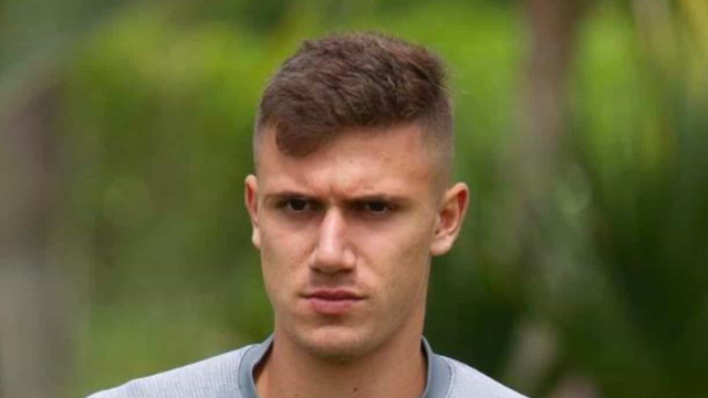 Vasco renova contrato com lateral-esquerdo Lucas Piton até 2028 e torcida celebra