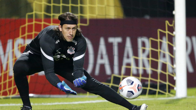 Corinthians: Cássio tem trauma no quadril e será reavaliado diariamente