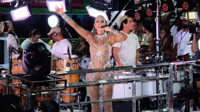 Ivete celebra a família e pede caminhão-pipa no Carnaval
