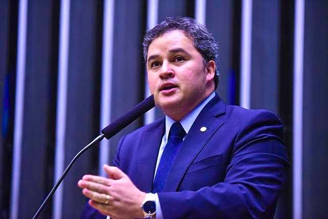 Efraim Filho destina mais de R$ 5 milhões de recursos para os setores da saúde e infraestrutura da Paraíba