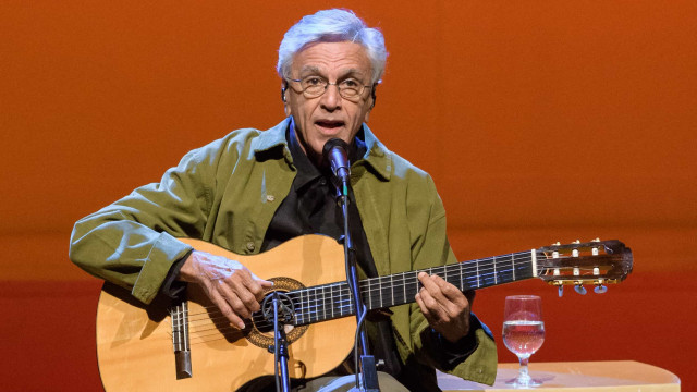 Caetano Veloso tem vitória judicial e consegue penhora de dinheiro de Olavo de Carvalho