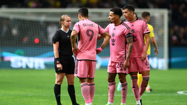 Com Messi no camarote, Suárez balança a rede, mas Inter Miami só empata pela MLS