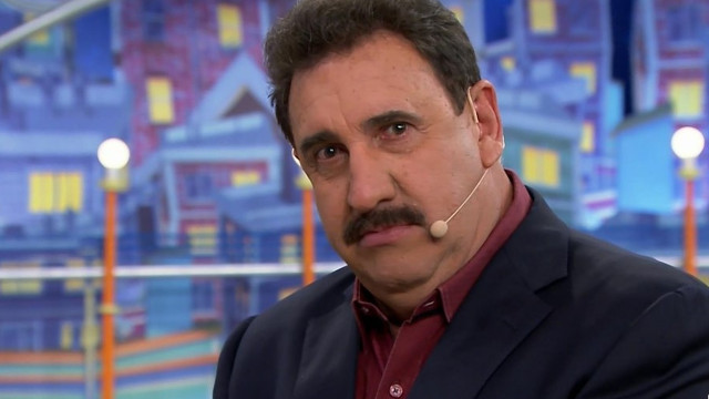 Dançarina pede demissão do SBT após fala considerada racista de Ratinho