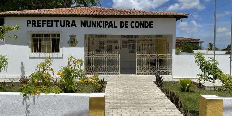 Criminosos invadem a prefeitura do Conde, rendem funcionários e levam carro do município