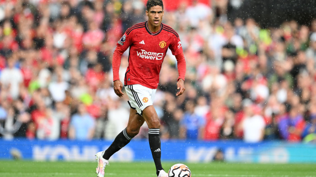 Manchester United confirma saída de Raphael Varane, campeão do mundo pela França em 2018