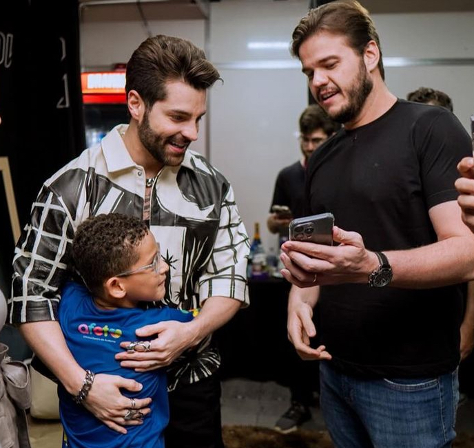 Prefeito Bruno proporciona encontro inesquecível entre aluno da rede municipal e o DJ Alok no Maior São João do Mundo