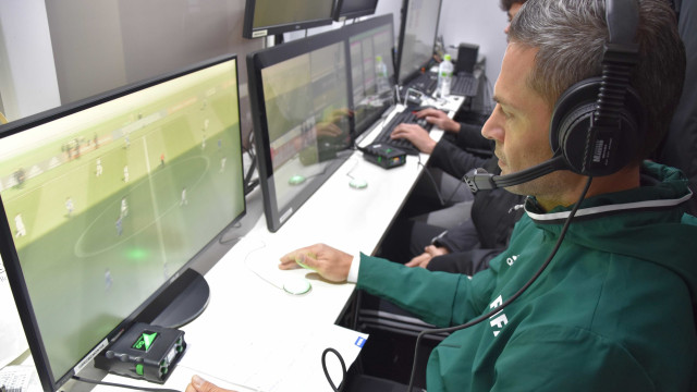 Premier League decide manter o VAR em meio a críticas sobre impacto no jogo