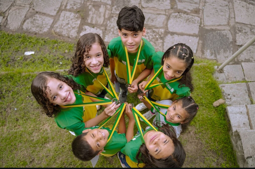 EDUCAÇÃO EM ALTA: estudantes da rede municipal de CG conquistam medalhas de honra ao mérito em Olimpíada Internacional de Matemática