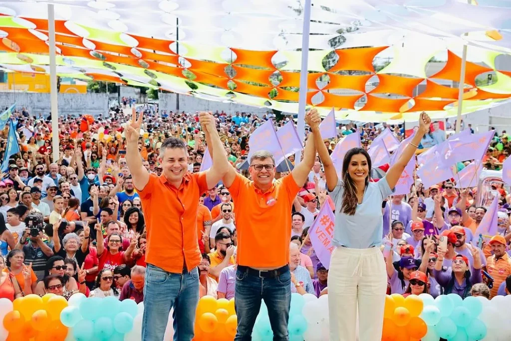 Vitor Hugo comemora “momento histórico” na convenção que oficializou André Coutinho e Camila Holanda como candidatos em Cabedelo