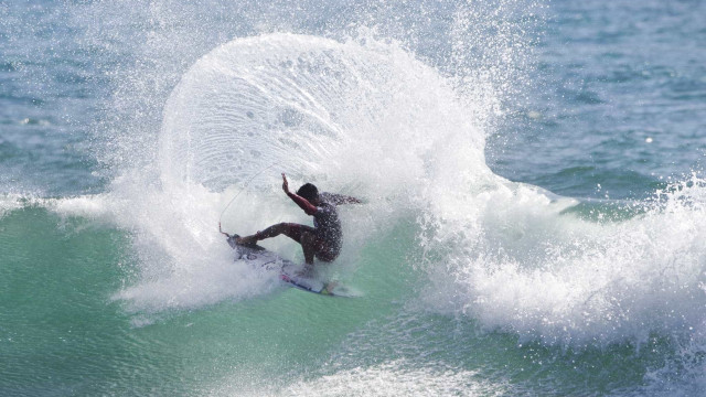 Filipe Toledo cai para ‘zebra’ japonesa e está eliminado do surfe nas Olimpíadas