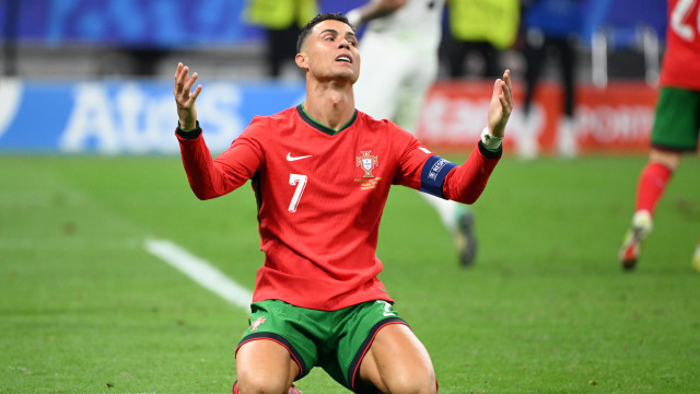 Sonho de atuar ao lado do filho faz Cristiano Ronaldo adiar aposentadoria, diz ex-jogador