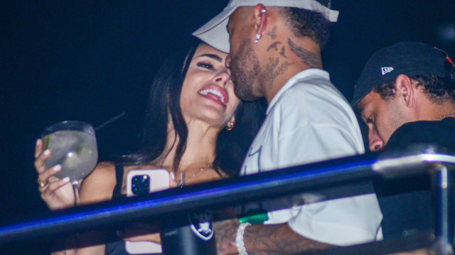 Neymar canta para Bruna: ‘Não vou terminar, nosso amor que lute’