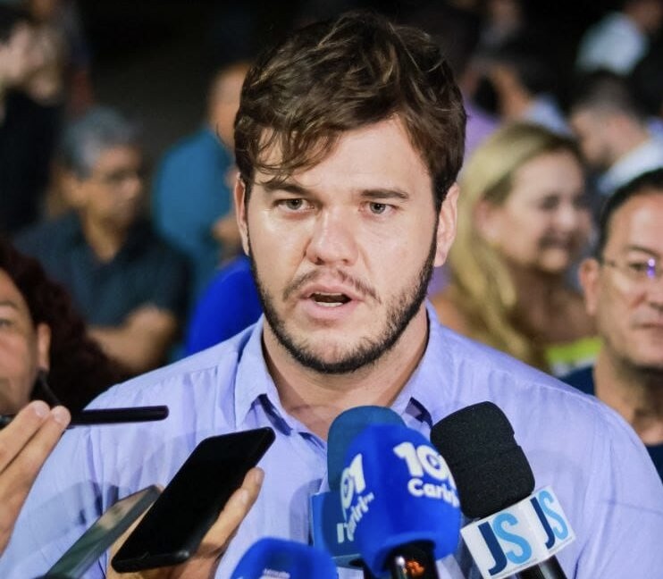 Bruno antecipa pagamento dos servidores municipais de CG