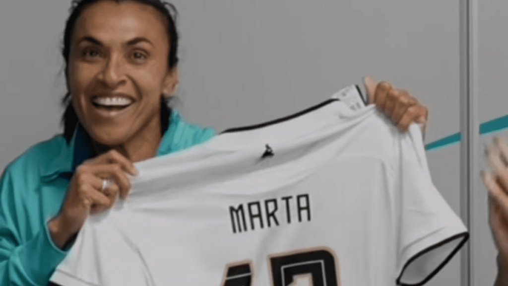 Após ganhar e elogiar a camisa do Treze, Marta diz: “meu próximo clube depois das Olimpíadas”
