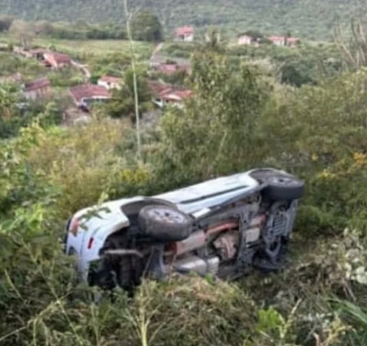 Prefeito de São Bento se envolve em capotamento de carro nas imediações de Campina Grande