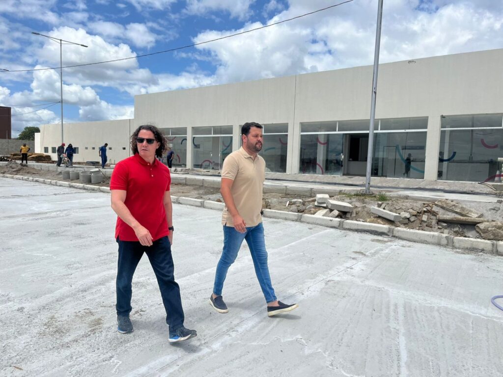 Veneziano inspeciona obras do Hospital de Amor em Campina Grande e confirma inauguração para setembro