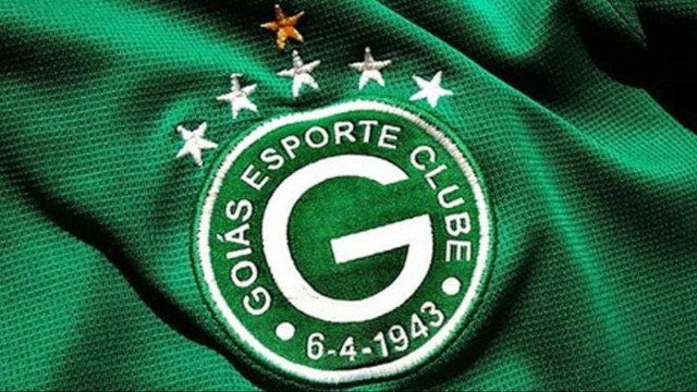 Goleiro Tadeu marca duas vezes, Goiás vira sobre o Ceará e volta a vencer na Série B