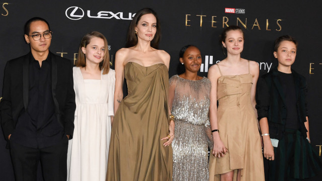 Angelina Jolie diz que vai embora dos EUA assim que gêmeos completarem 18 anos