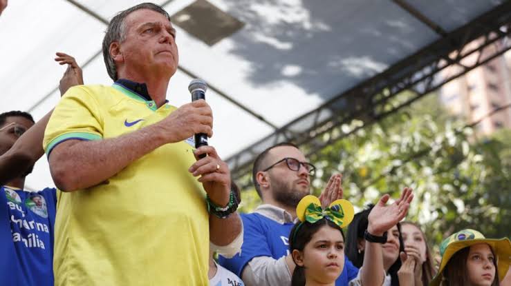Durante ato na Paulista, Bolsonaro critica Moraes e o chama de ditador