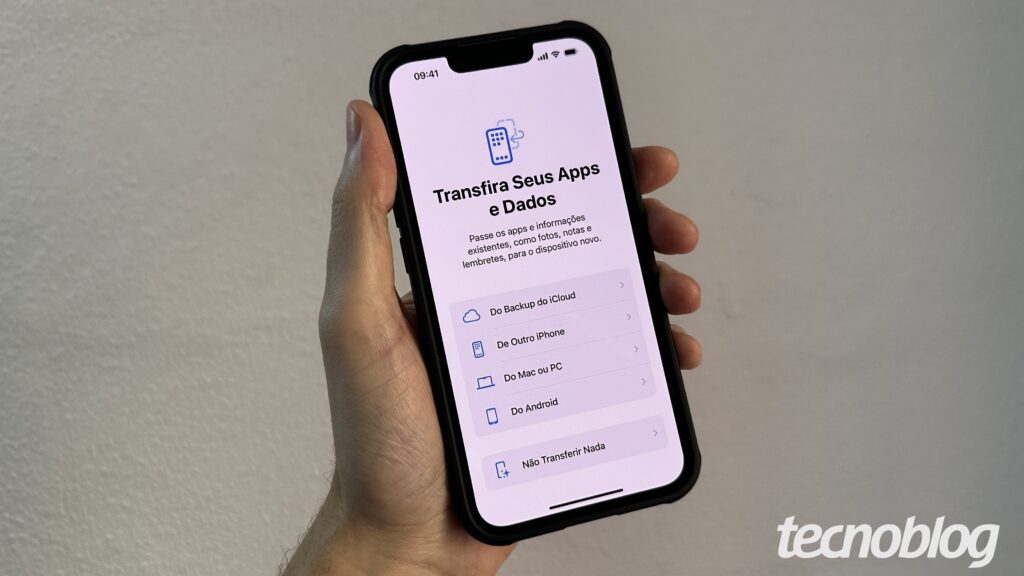 Como restaurar um backup do iPhone pelo iCloud ou PC