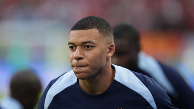 PSG sofre nova derrota, mas diz não reconhecer dívida com Mbappé