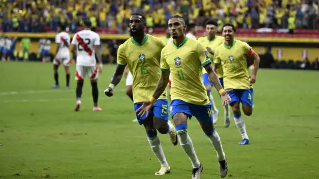 Dorival mantém equilíbrio após goleada: ‘Não me iludo agora como não me desesperei antes’